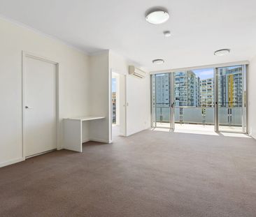 2 Bedroom 2 Bathroom Apartment Top Floor - Stunning Viewings - Photo 1