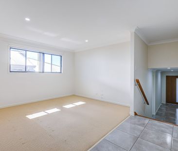 Beautiful Four Bedroom Home In Walking Distance to Pimpama College! - Photo 5