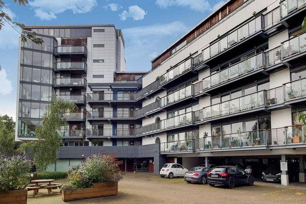 3 bedroom flat to rent - Photo 1