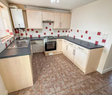 2 bedroom terraced house to rent - Photo 4