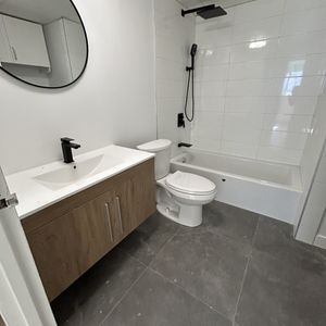 5 1/2 Très Lumineux - Photo 2