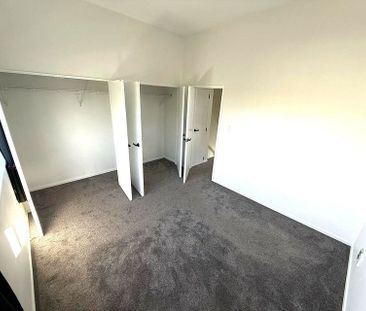 Beautiful Renovated 2 Bedroom in Mt Wellington - Photo 2