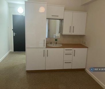 1 bedroom in a house share to rent - Photo 4