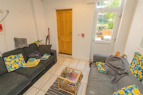 6 bedroom house to rent - Photo 1