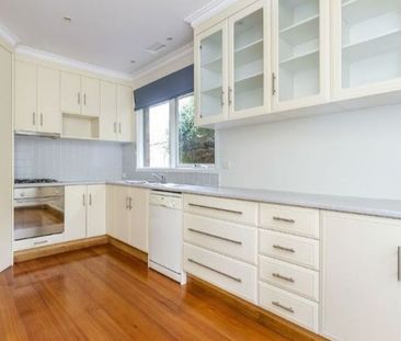 7 Carver Street Burwood East VIC - Photo 6