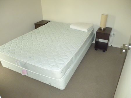 Bright apartment with wrap around balcony - Photo 2