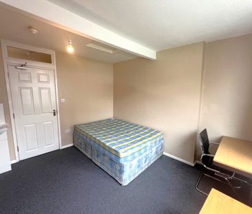 5 Bed Terraced House, Stokes Croft, BS1 - Photo 3