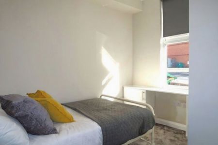 3 bed Mid Terraced House for Rent - Photo 4