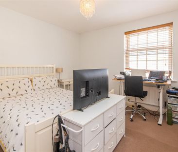 3 bed House - Semi-Detached To Let - Photo 4