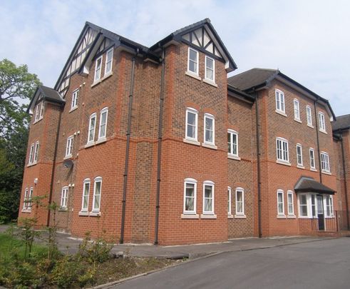 Pencarrow Close, West Didsbury - Photo 1