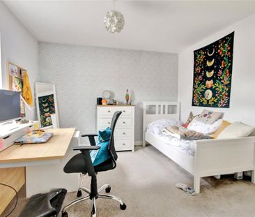 4 bedroom detached house to rent - Photo 4