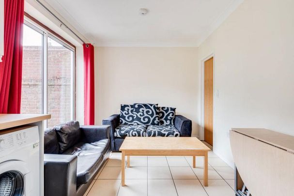 6 bedroom house to rent - Photo 1