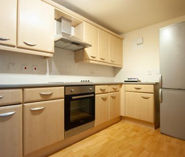 2 bedroom flat to rent - Photo 6