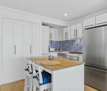 MODERN FULLY FURNISHED ONE BEDROOM APARTMENT - HEART OF PALM BEACH! - Photo 4