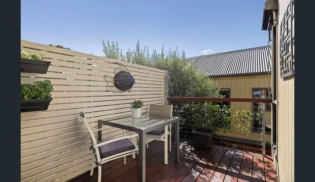 Loads of space and opposite the park! - Photo 1