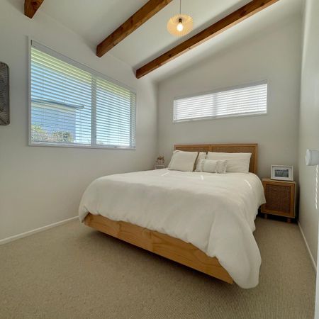 2 bedroom, 1 bathroom furnished home on Ocean Road! - Photo 5