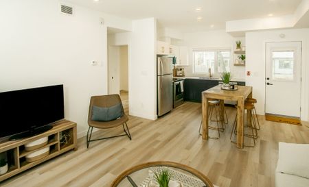 London: Gold Accents – 710 Westminster - Photo 5