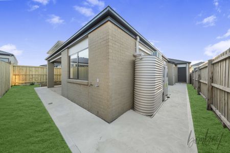 Spacious 4-Bedroom Family Home for Rent in Mickleham! - Photo 3