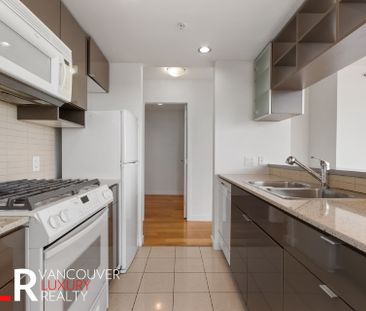 Condo in Downtown Vancouver, BC - Photo 1