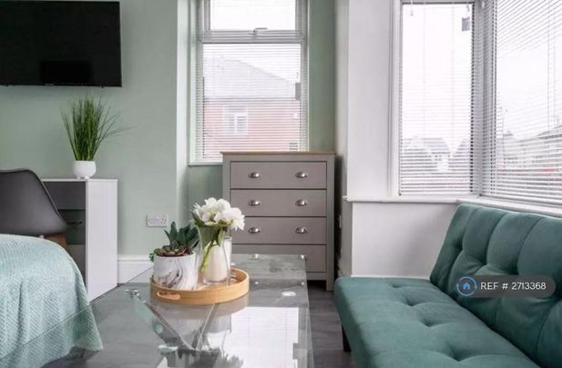 1 bedroom in a house share to rent - Photo 1