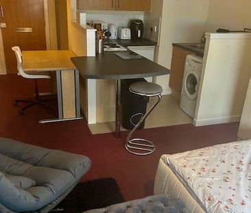 Studio to rent - Photo 1