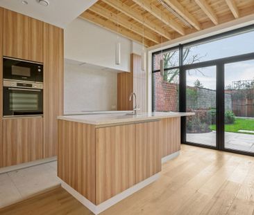 Gerenoveerde woning met 3 ruime slaapkamers en zuid tuin - Photo 3