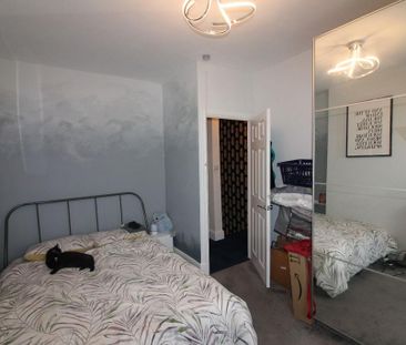 2 bedroom semi-detached house to rent - Photo 5