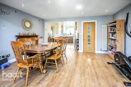 4 bedroom detached house to rent - Photo 3