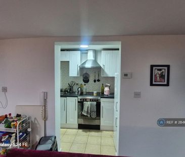 1 bedroom flat to rent - Photo 6