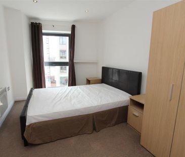 2 bedroom flat to rent - Photo 5