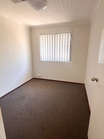 Spacious and fully renovated! - Photo 3