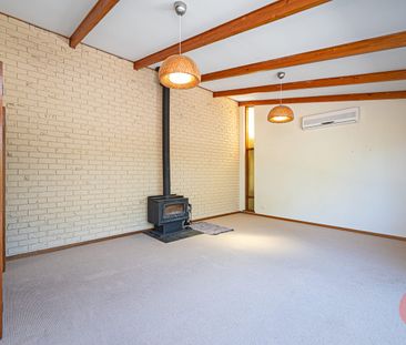 SPACIOUS FAMILY HOME IN A CONVENIENT LOCATION - Photo 2