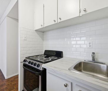 For Lease - 2360 Dundas Street Unit# 2520B, Toronto, Ontario - Photo 1