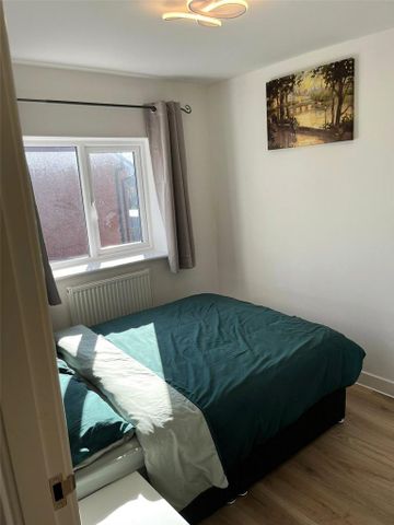 3 bedroom semi-detached house to rent - Photo 5