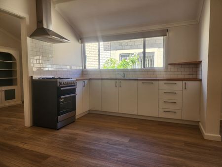 Neatly Presented 2 Bedroom Home! - Photo 3