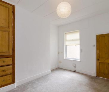 3 bedroom end of terrace house to rent - Photo 3