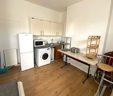 £850 PCM, Two Bedroom Maisonette in Penarth Road, Grangetown, Cardi... - Photo 3