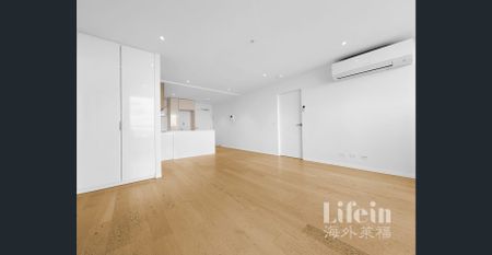 Modern 2-Bedroom Apartment in the Heart of St Kilda - Photo 2