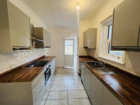 3 bedroom terraced house to rent - Photo 4