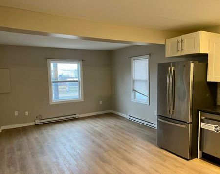 Beautiful 2 Level, 2 Bedroom Semi-Detached on Windmill Road! - Photo 2