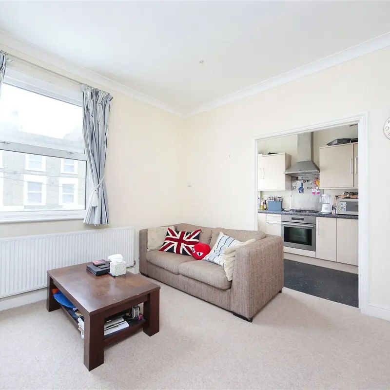 1 bedroom flat in Battersea - Photo 1