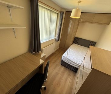 6 bedroom semi-detached house to rent - Photo 2