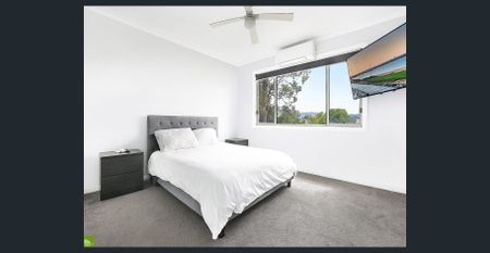 Four Bedroom Townhouse - Photo 2