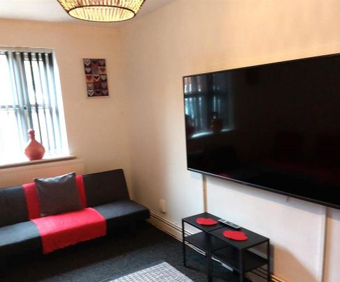 6 bedroom private hall to rent - Photo 1