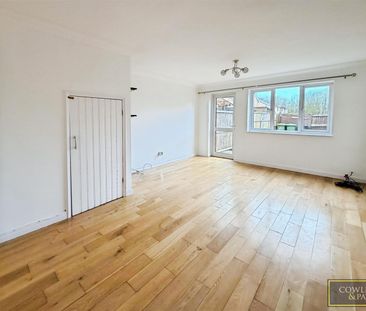 FRASER CLOSE, LAINDON WEST - Photo 2