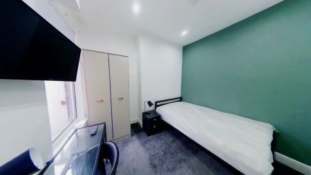 4 Bedroom House - Photo 3