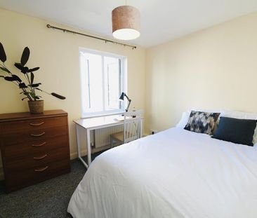 Room in a Shared House, Keats Close, SE1 - Photo 1