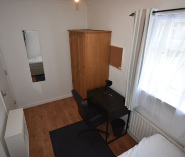 Room in a Shared House, Burgess Road, SO16 - Photo 3