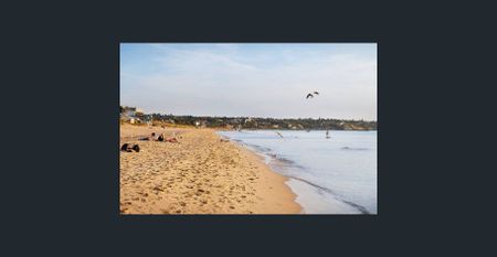 Fully Furnished 2-Bedroom Coastal Apartment in Prime Frankston Location - Photo 3