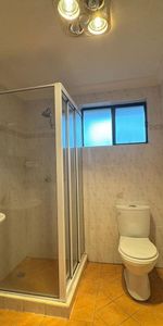 LARGE AND SPACIOUS 4 BEDROOM, 2 STORY HOUSE - Photo 3